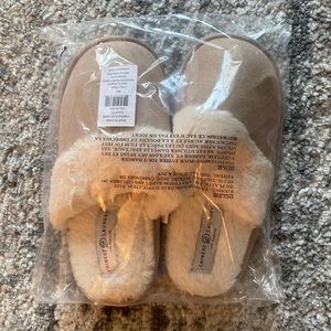 NWT & PACKAGING | Chinese Laundry Faux Fur Slippers - M/L
